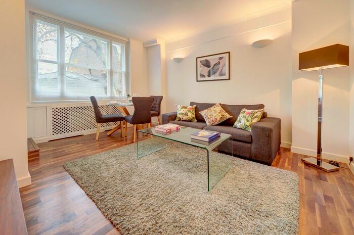 2 Bedroom Flat To Rent In Hill Street, London, W1J