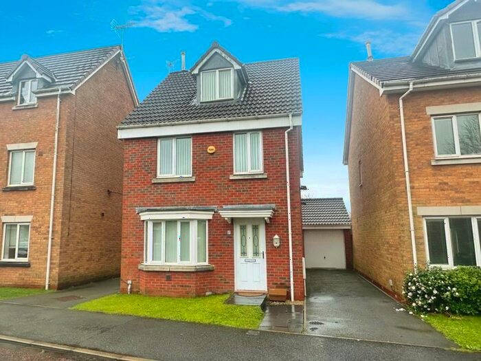 3 Bedroom Detached House To Rent In Station Close, Radcliffe, M26