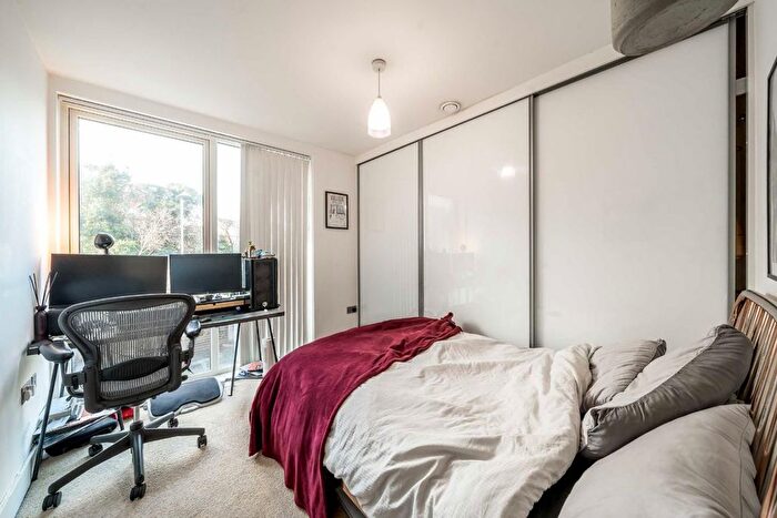 2 Bedroom Flat To Rent In Brixton Road, London, SW9