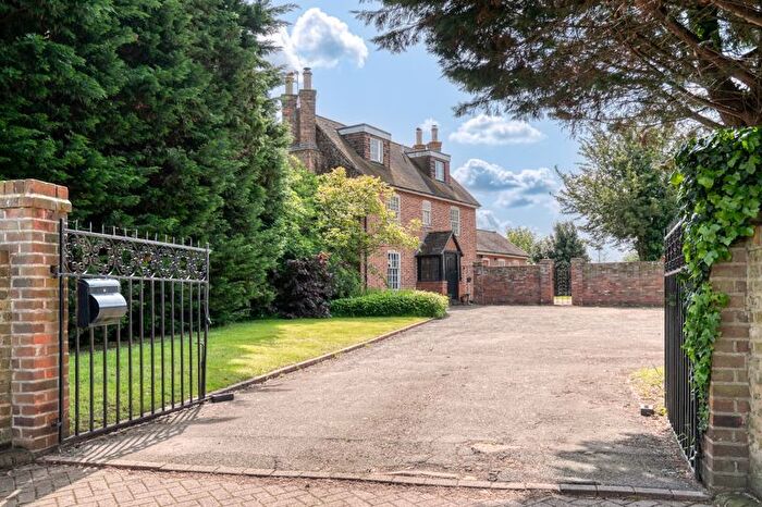 4 Bedroom Semi-Detached House To Rent In Field Common Lane, Walton-On-Thames, KT12