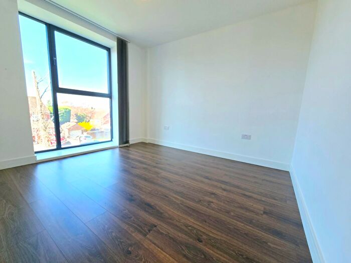2 Bedroom Flat To Rent In Eastbury Road, Watford, WD19