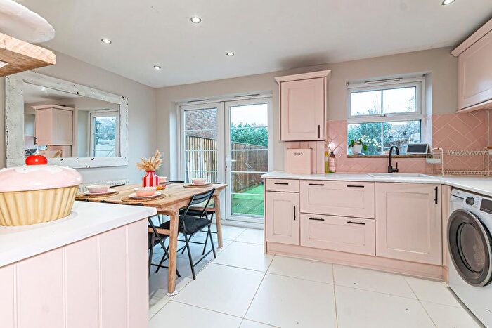 4 Bedroom Semi-detached House For Sale In Stratford Close, Aston Clinton, HP22