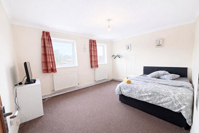 1 Bedroom Apartment To Rent In Rayleigh Road (Bedroom ), Thundersley, Benfleet, Essex, SS7