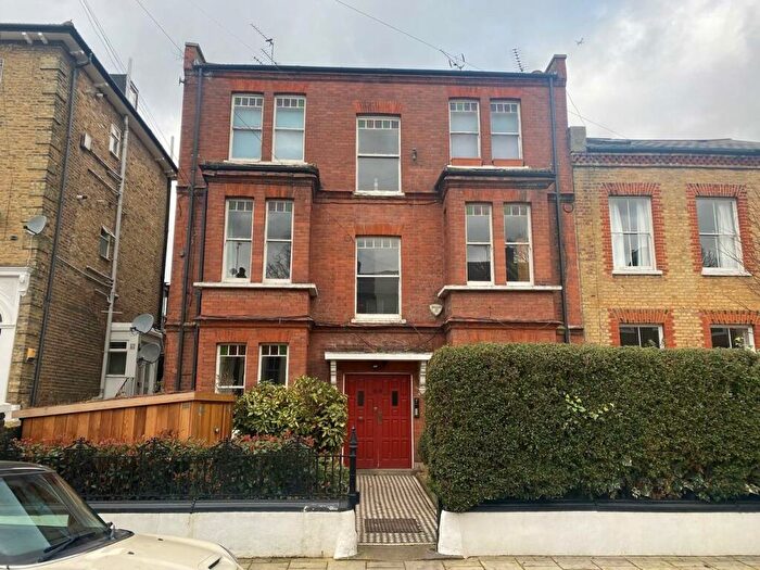 2 Bedroom Apartment To Rent In Chaucer Road, Herne Hill, London, SE24