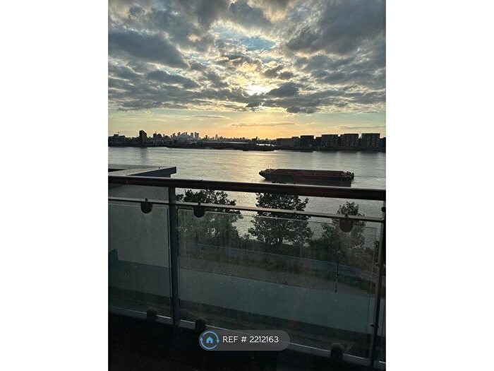 2 Bedroom Flat To Rent In Miles Close, West Thamesmead, SE28