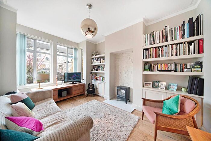 2 Bedroom Flat To Rent In Valliere Road, College Park, London, NW10