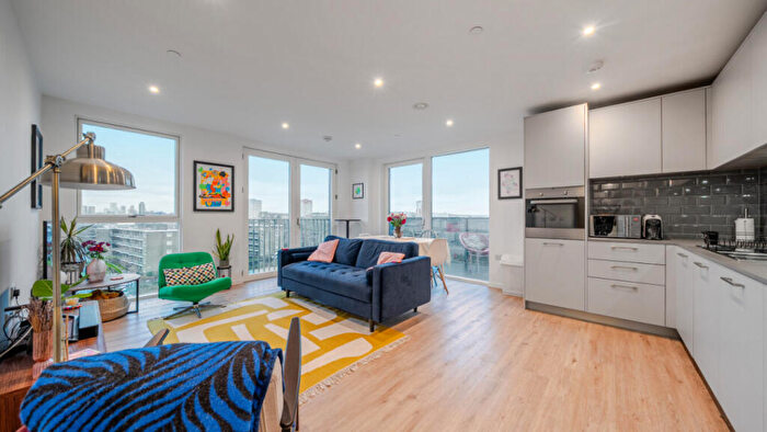 2 Bedroom Flat For Sale In London, London, SE8