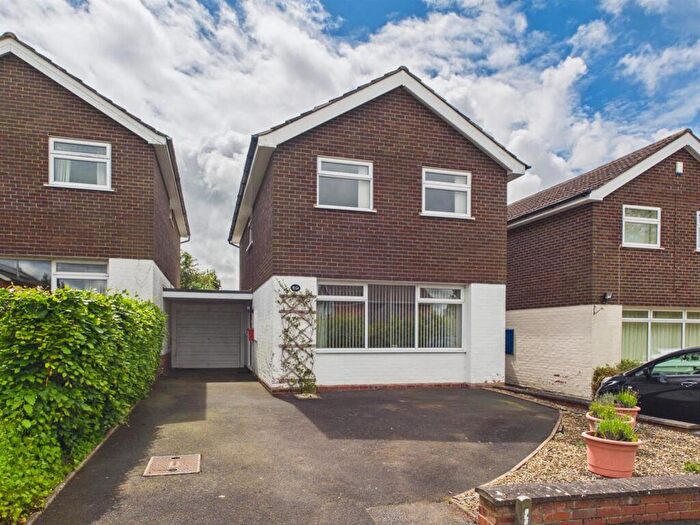 3 Bedroom Link Detached House For Sale In Lambourne Drive, Bewdley, DY12