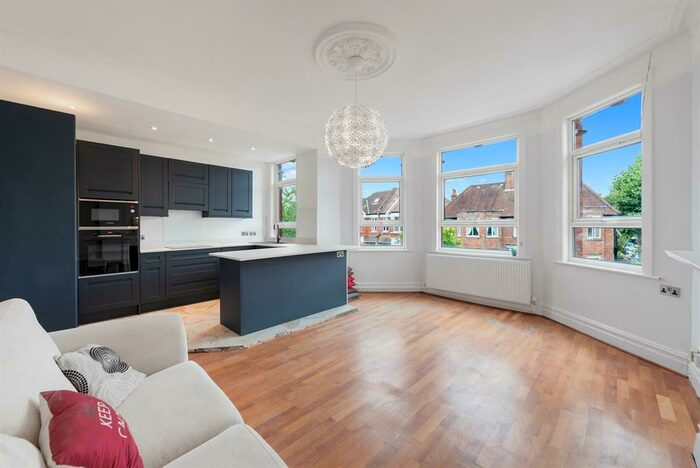 3 Bedroom Flat To Rent In Fordwych Road, London, NW2