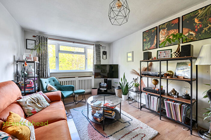 2 Bedroom Apartment To Rent In Auckland Road, London, SE19