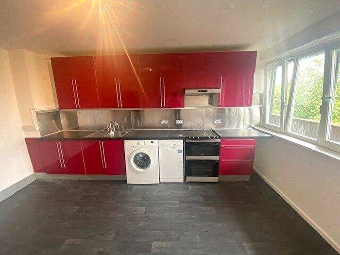 3 Bedroom Apartment To Rent In Skinner Street, Clerkenwell, London, EC1V