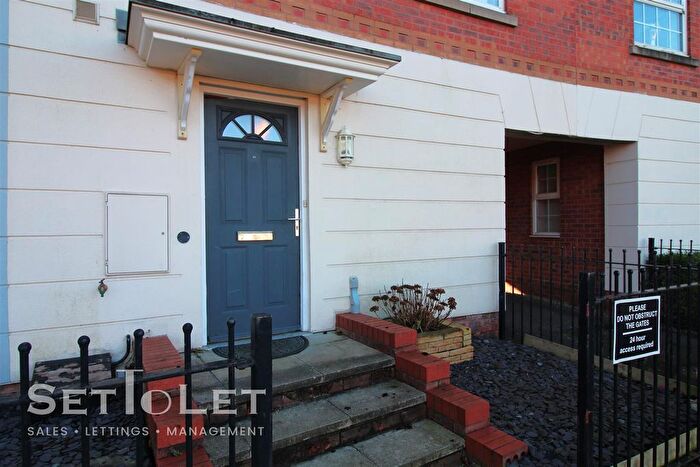 3 Bedroom Town House To Rent In Hamilton Circle, Hamilton, Leicester, LE5