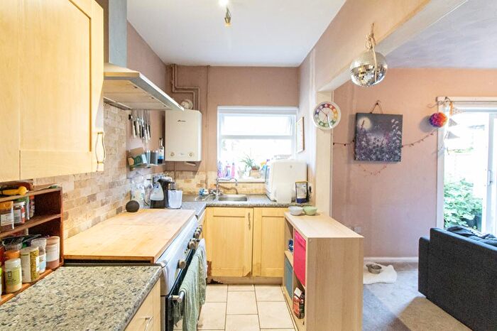 3 Bedroom End Of Terrace House For Sale In Cateran Close, Southampton, SO16