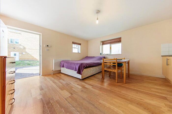 Studio To Rent In Camberwell Road, SE5