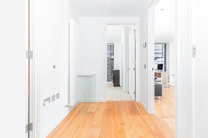 1 Bedroom Flat To Rent In , Simpson Loan, Edinburgh, EH3