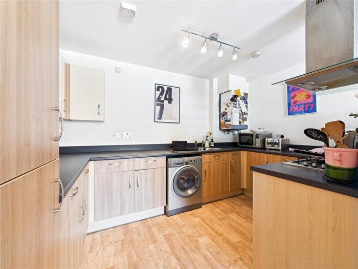 2 Bedroom Apartment For Sale In Dunn Side, Chelmsford, Essex, CM1