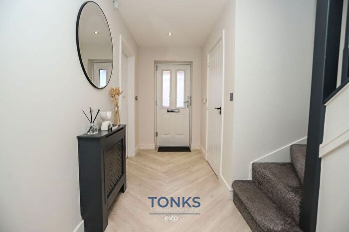 4 Bedroom Detached House For Sale In Meadowfields Close, Stourbridge, DY8