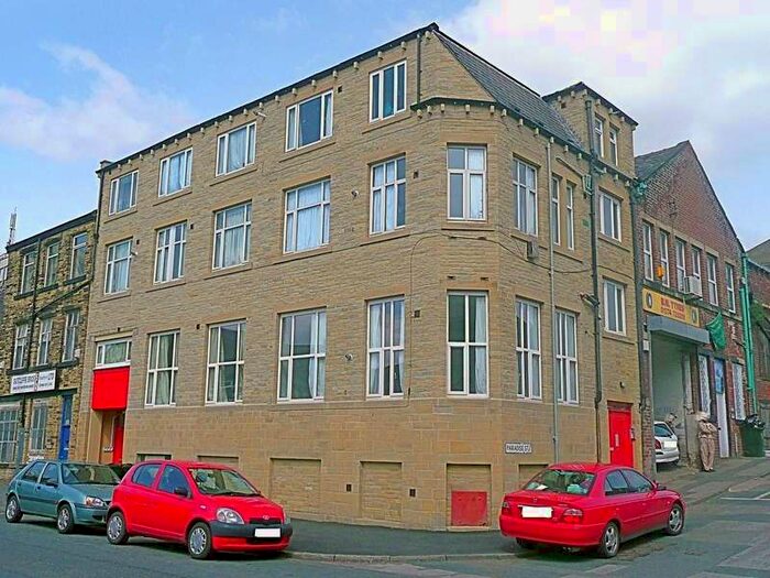 Flat To Rent In Sunbridge Road, Bradford, West Yorkshire, BD1