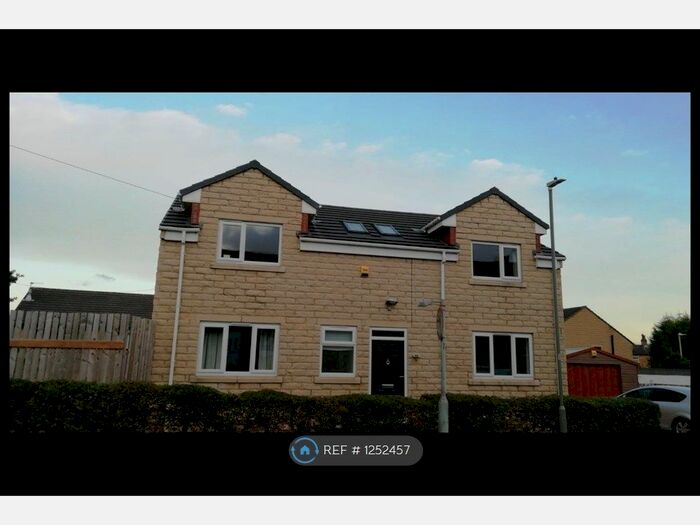 4 Bedroom Detached House To Rent In Ealand Road, Batley WF17