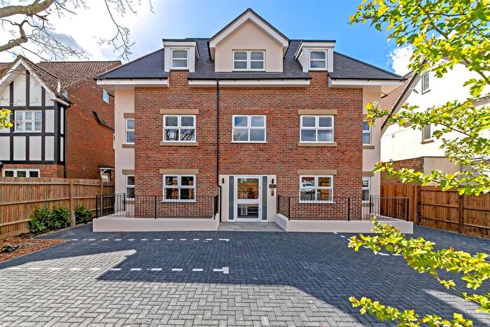 2 Bedroom Apartment To Rent In Hatfield Road, St Albans, AL4