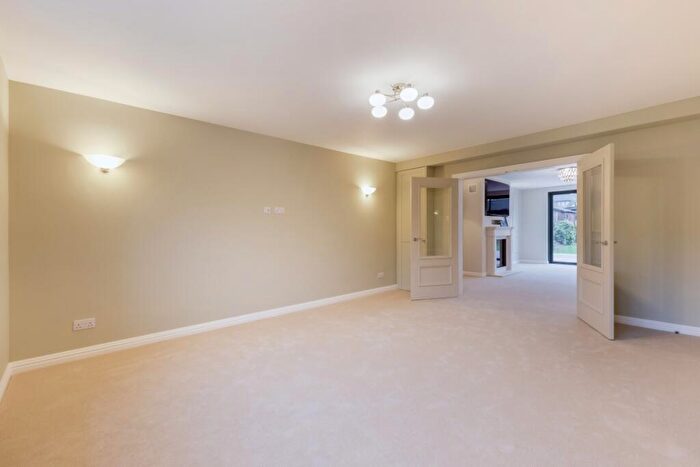 5 Bedroom Detached House To Rent In Wyngrave Place Beaconsfield, HP9
