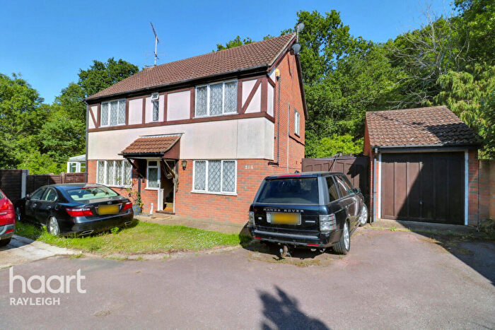 4 Bedroom Detached House For Sale In Warwick Road, Rayleigh, SS6