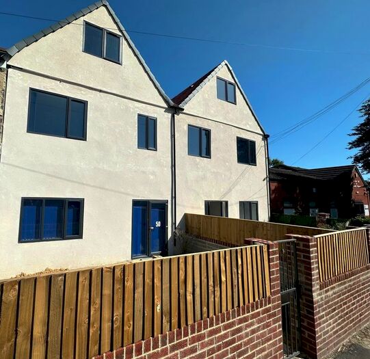 2 Bedroom Flat To Rent In Stainbeck Road, Leeds, West Yorkshire, Uk, LS7