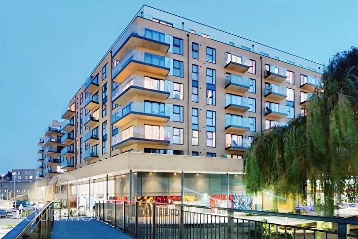 3 Bedroom Flat To Rent In Oldfield Place, Dartford, Kent, DA1