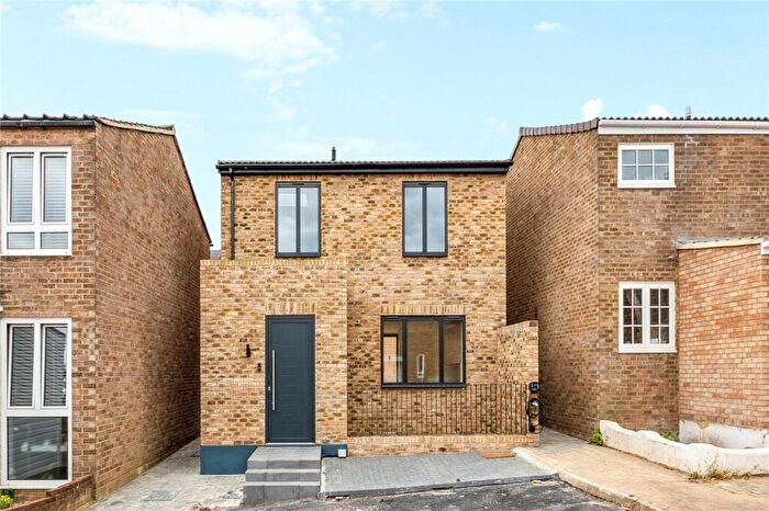 4 Bedroom Detached House To Rent In Darley Road, SW11