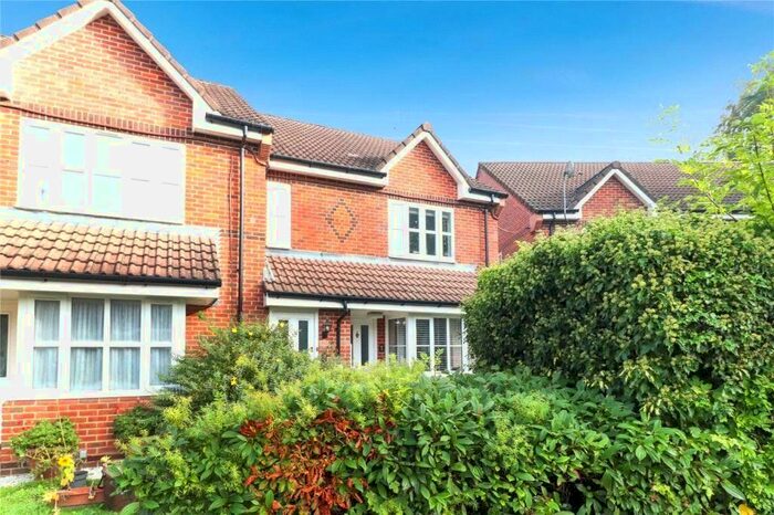 2 Bedroom Flat To Rent In Leaford Crescent, Watford, Hertfordshire, WD24