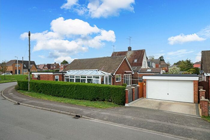 3 Bedroom Detached Bungalow For Sale In Seamons Close, Dunstable, LU6