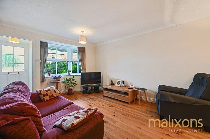 2 Bedroom Maisonette For Sale In Angles Road, London, SW16