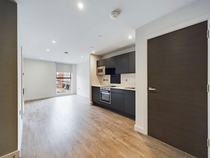 1 Bedroom Flat To Rent In Parliament Square, Greenland St, L1