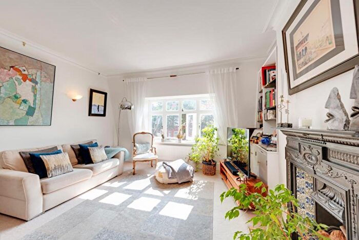 2 Bedroom Flat To Rent In Langland Gardens, Hampstead, NW3