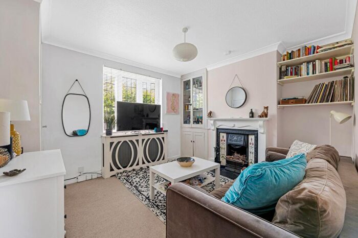 2 Bedroom Semi-Detached House For Sale In Bynes Road, South Croydon, CR2