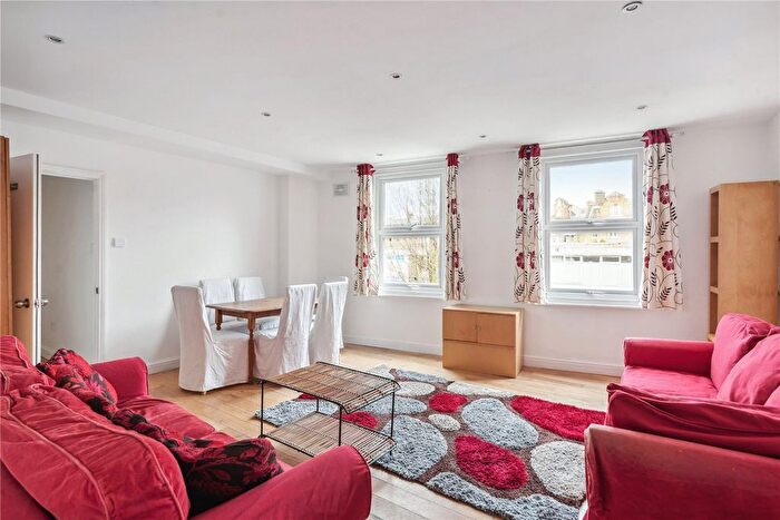 3 Bedroom Flat To Rent In Railton Road, London, SE24