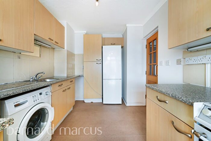 2 Bedroom Flat For Sale In Grantham Road, London, SW9
