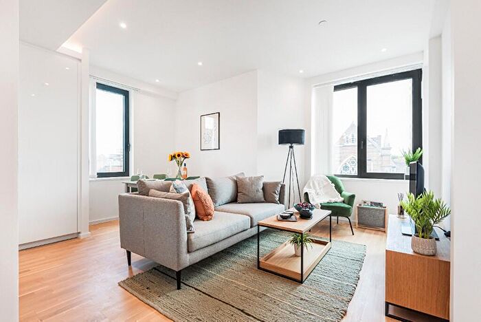 2 Bedroom Flat To Rent In Gravity Royal Heights, Queens Road, Reading, Berkshire, RG1