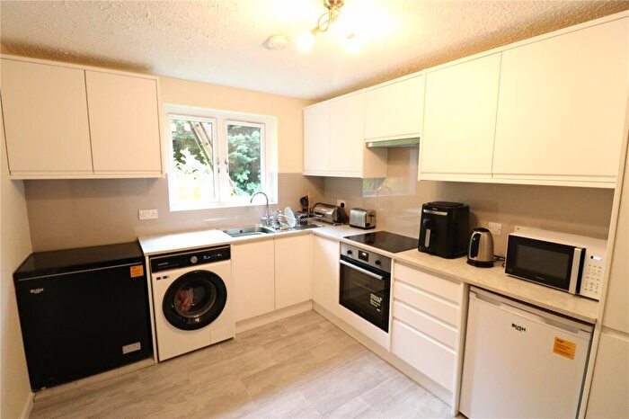 2 Bedroom Apartment To Rent In Eagle Drive, London, NW9