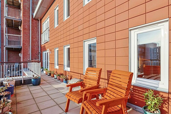 2 Bedroom Flat For Sale In Avenel Way, Poole, Dorset, BH15