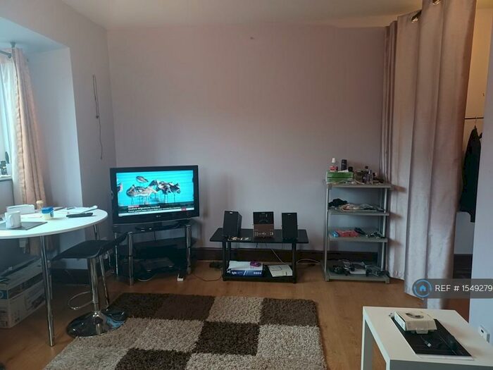 1 Bedroom Flat To Rent In Maroons Way, London, SE6