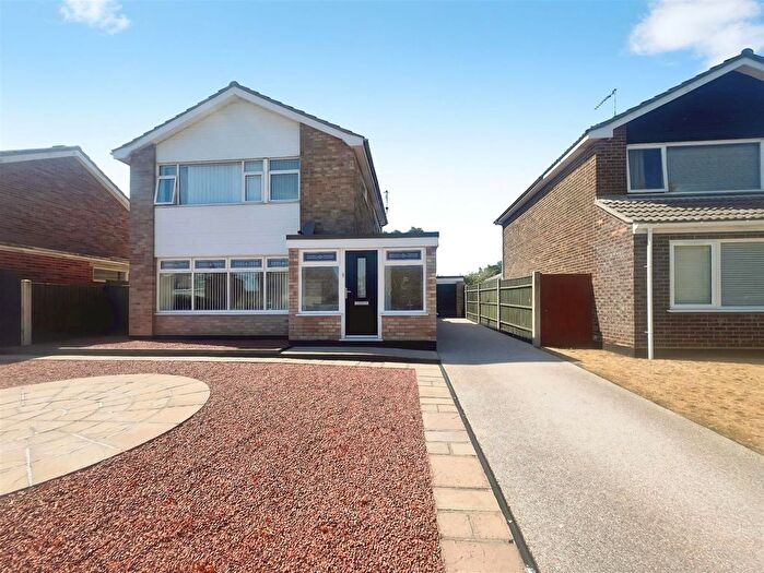3 Bedroom Detached House For Sale In Fleetdyke Drive, Lowestoft, NR33