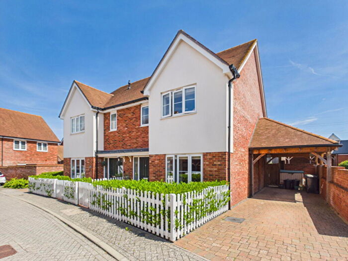 3 Bedroom Semi Detached House For Sale In Foresters Way, Peters Village, Wouldham, Rochester, ME1