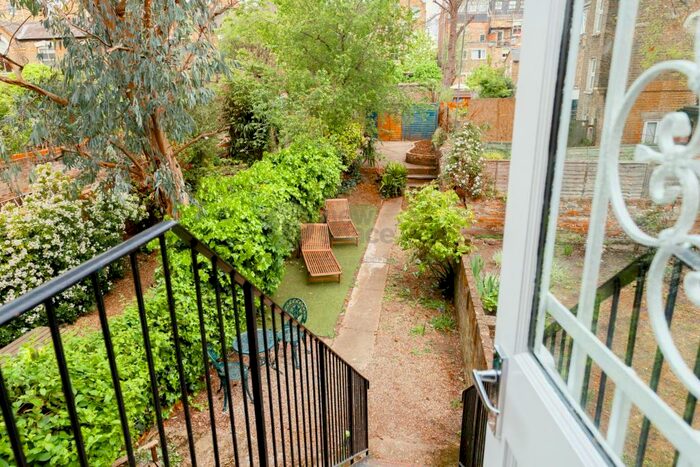 2 Bedroom Property To Rent In Sandringham Road, Dalston, E8