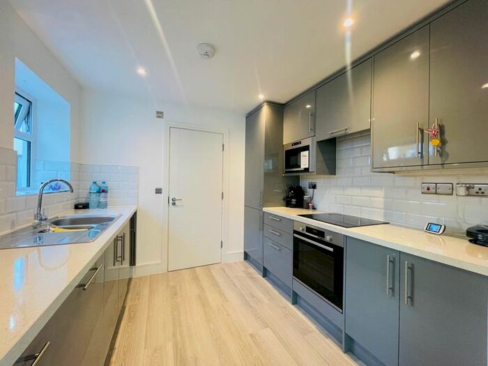 2 Bedroom Semi-Detached House To Rent In Lea Bridge Road, London, E10