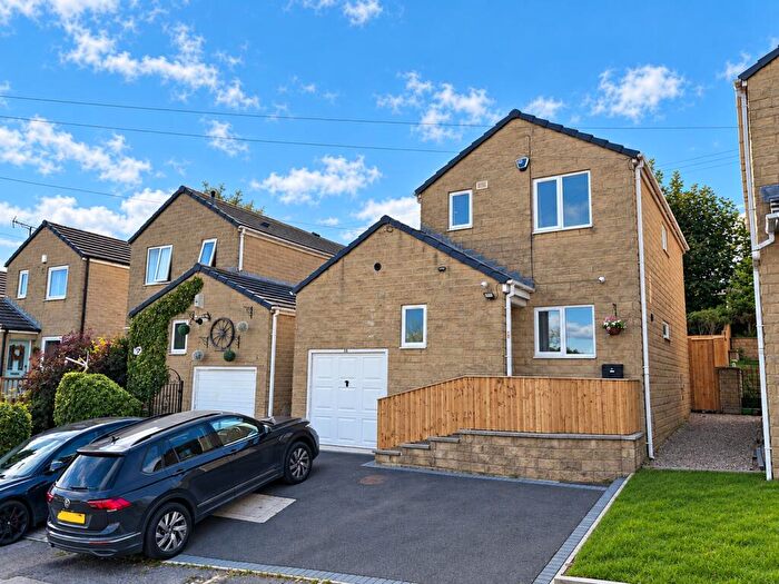 4 Bedroom Detached House For Sale In South Street, Oakenshaw, Bradford, West Yorkshire, BD12
