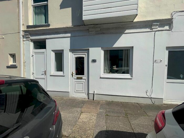 2 Bedroom Flat To Rent In High Street, Ogmore Vale, Bridgend, CF32