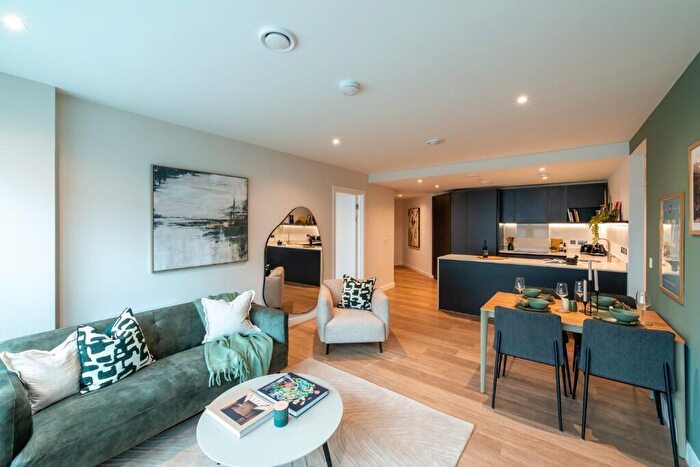 2 Bedroom Apartment To Rent In The Octagon, Birmingham, B3