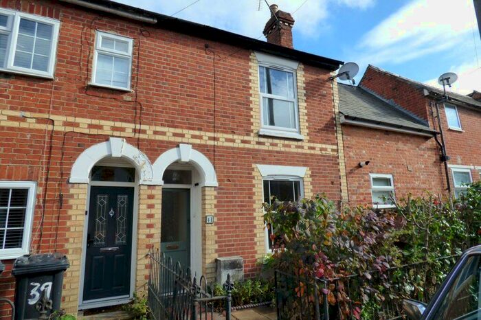 2 Bedroom Terraced House To Rent In Donnington Gardens, Reading, RG1