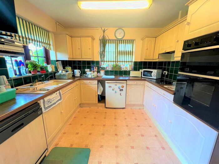 3 Bedroom Detached Bungalow For Sale In The Ridge, Woodfalls, Salisbury, SP5